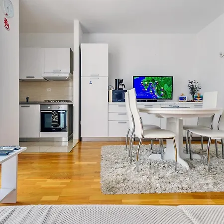 Modern In Peaceful Area - Appartamento Zara