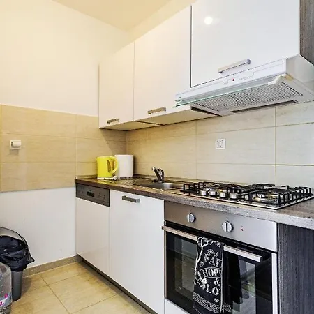 Modern In Peaceful Area - Apartment *