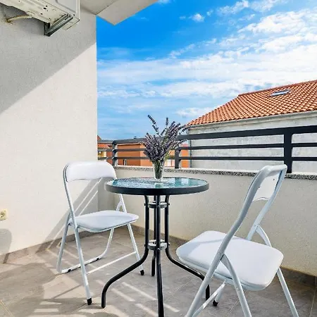 Modern In Peaceful Area - Appartamento