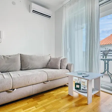 Modern In Peaceful Area - Apartment Zadar