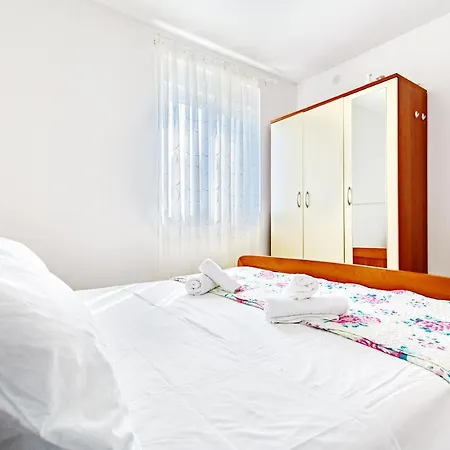 Apartment Modern In Peaceful Area - *