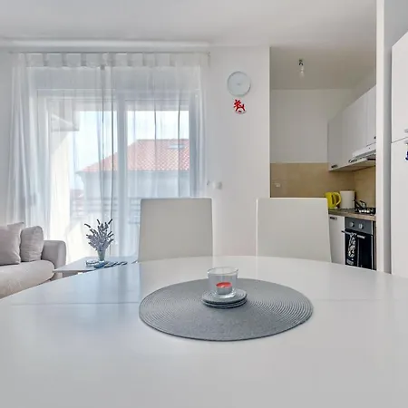Modern In Peaceful Area - Apartment Zadar