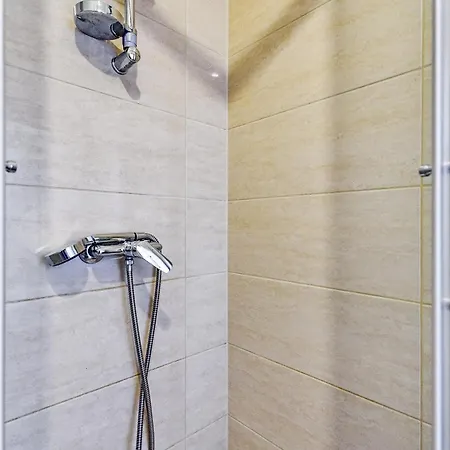 Modern In Peaceful Area - Appartamento Zara