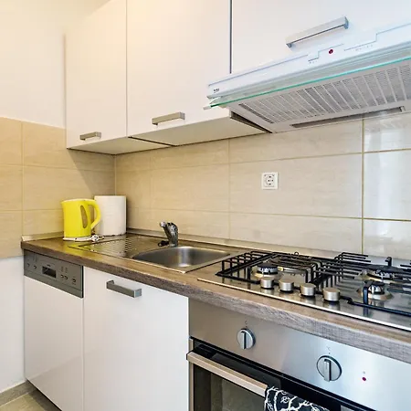 Modern In Peaceful Area - Apartment