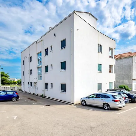 Modern In Peaceful Area - Appartamento
