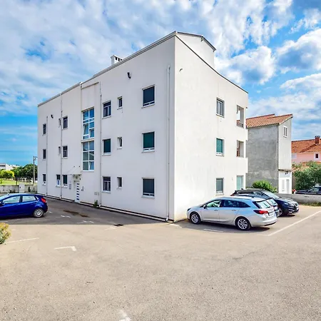 Modern In Peaceful Area - Apartment