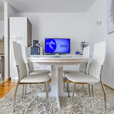 Modern In Peaceful Area - Zara