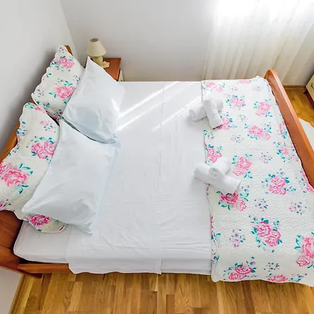 Apartment Modern In Peaceful Area - *