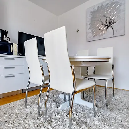 Modern In Peaceful Area - Apartment Zadar