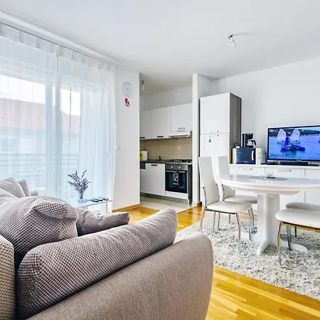 Modern In Peaceful Area - Appartamento Zara