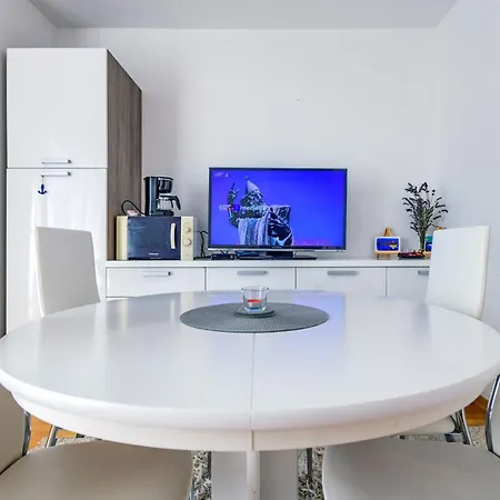 Modern In Peaceful Area - Apartment Zadar
