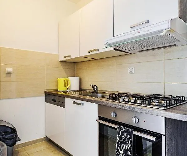 Modern In Peaceful Area - Appartement *