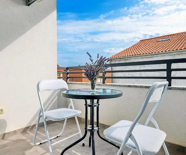 Modern In Peaceful Area - Appartement