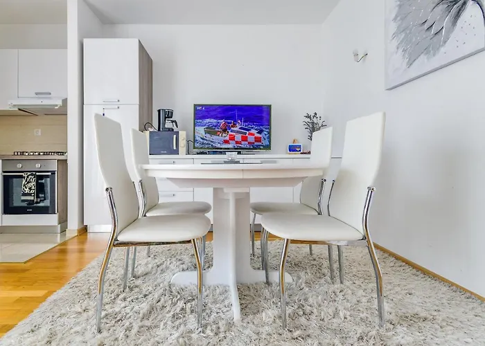Modern In Peaceful Area - Appartement Zadar